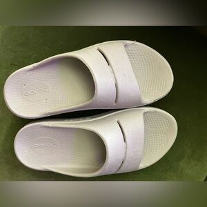 OOFOS Light Gray Slide Sandals Size 8